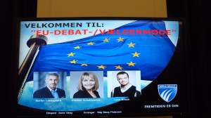 Billede fra et debatmøde mellem Morten Løkkegaard, Christel Schaldemose (S) og Lave K. Broch (Folkebevægelsen mod EU)