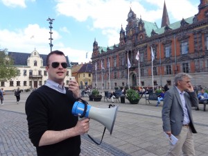 Lave K. Broch: EU's borgerinitiativ er en narresut! Det er på tide, at vi tager et opgør med EU. Lad os få en folkeafstemning om EU-medlemskabet.